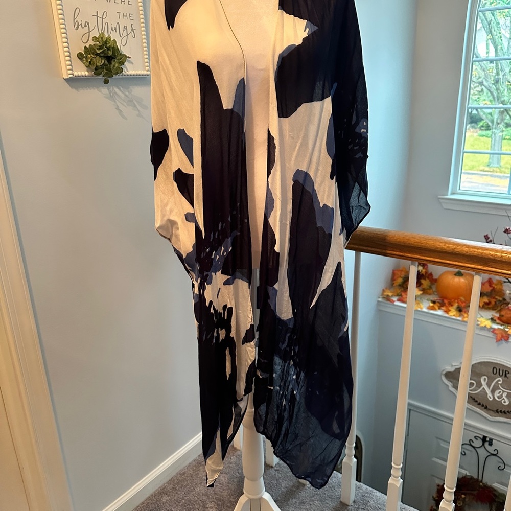 Pretty kimono or wrap